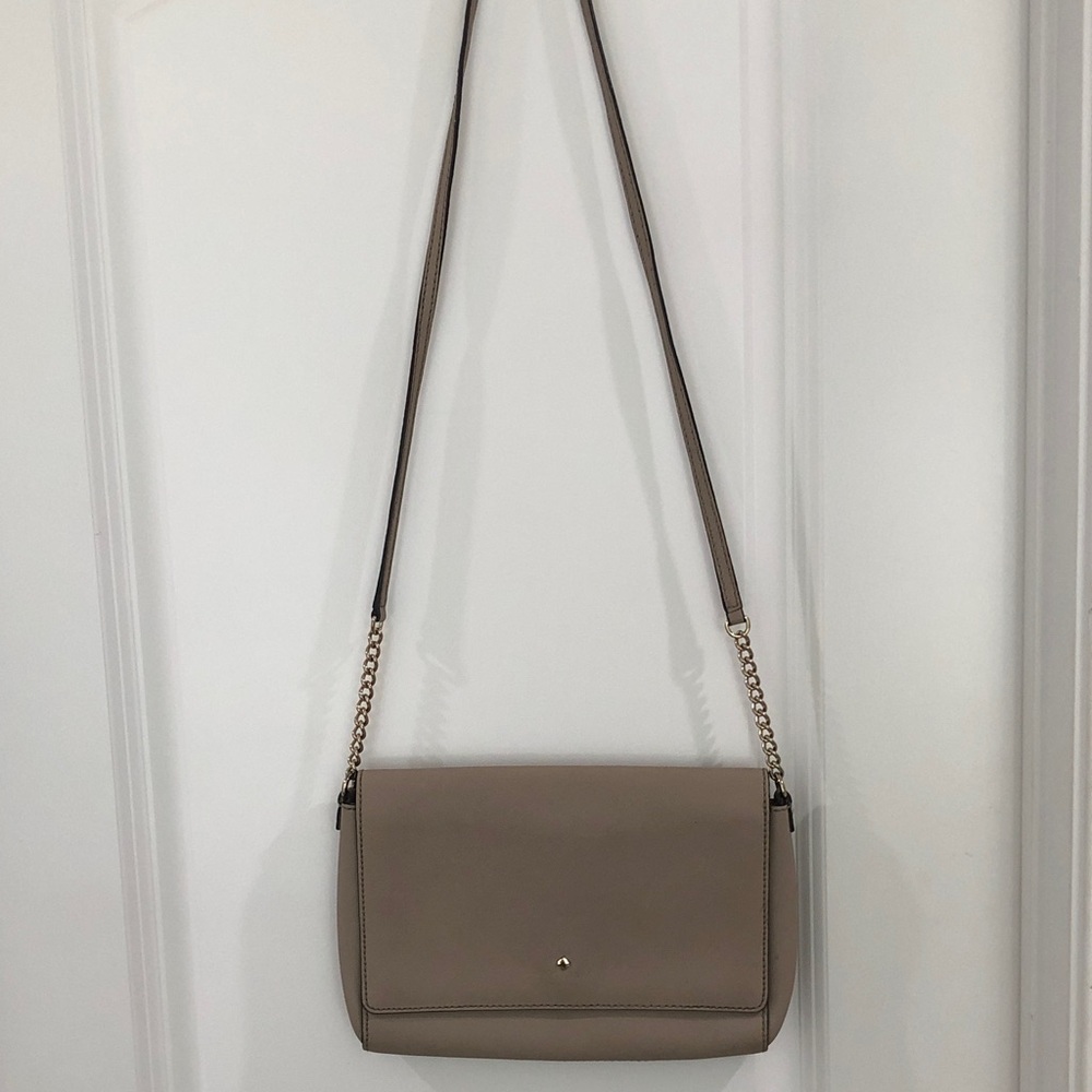 Kate Spade New York
Chain-Link Saffiano Leather Crossbody Bag